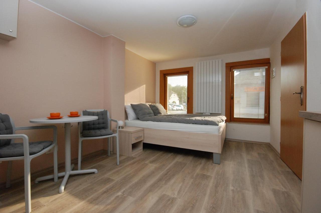 Apartman Mh Břeclav Extérieur photo
